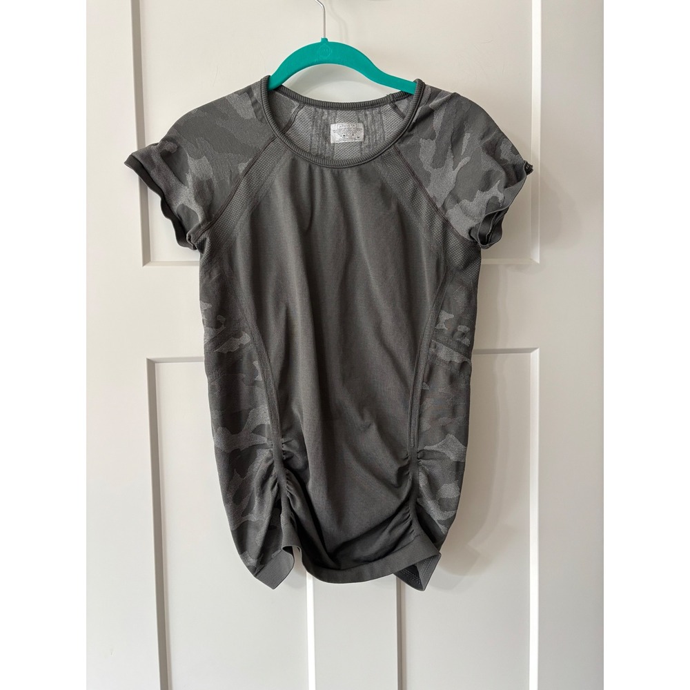 Athleta Gray Camo Print Ruched Side Athletic‎ Training Top